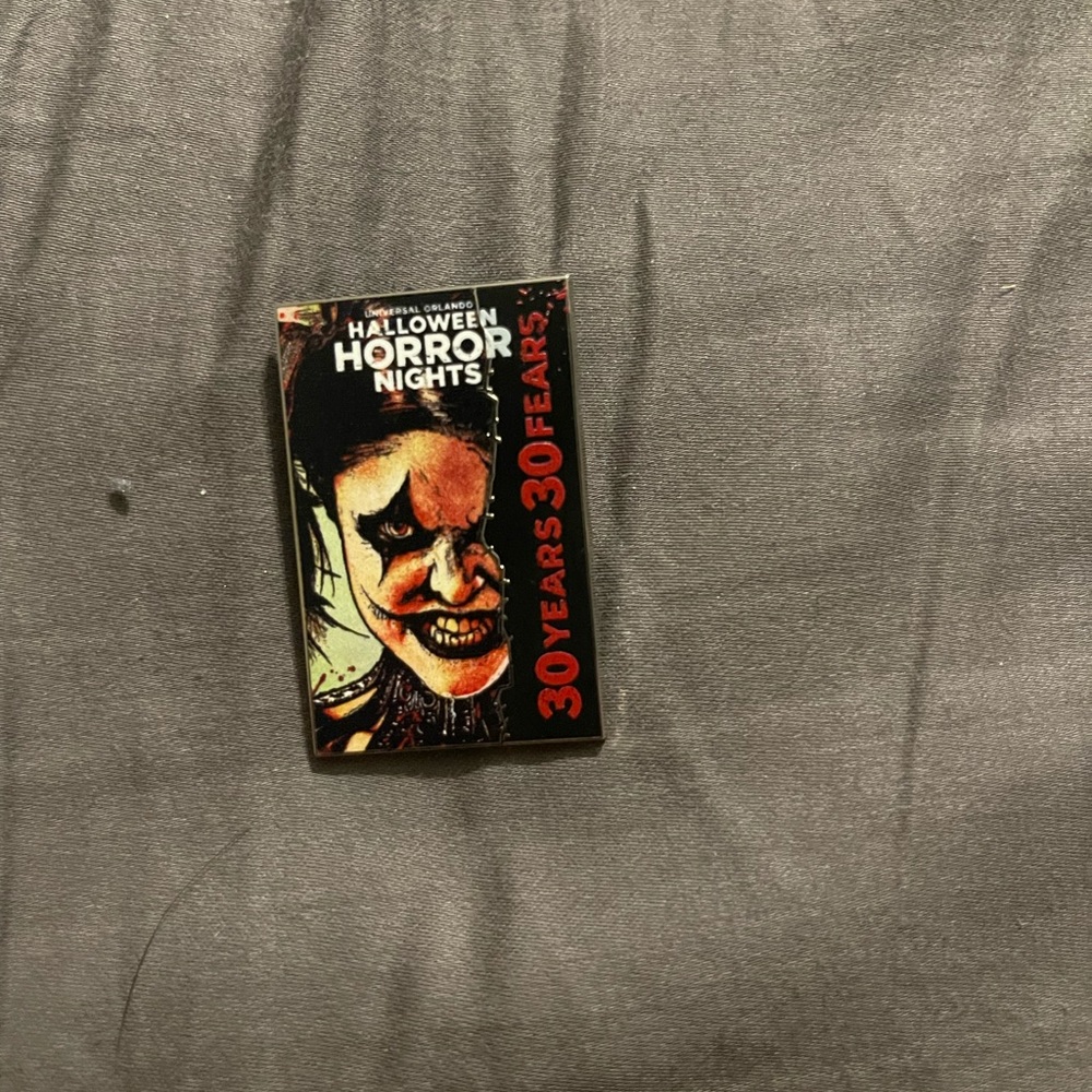Chance mystery pin from HHN Universal 2021